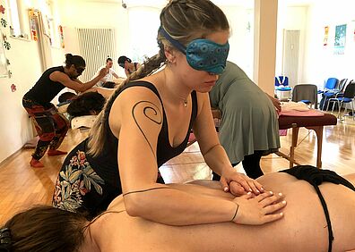lomi massage techniken in der praxis